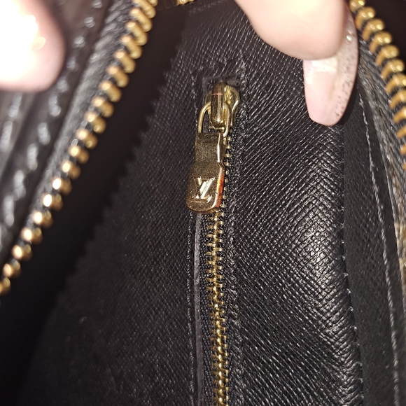 Louis Vuitton Black Epi Jeune Fille Crossbody - Picture 13 of 15